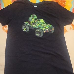 Girillas Black T-Shirt with Camouflage Car Graphic Sm